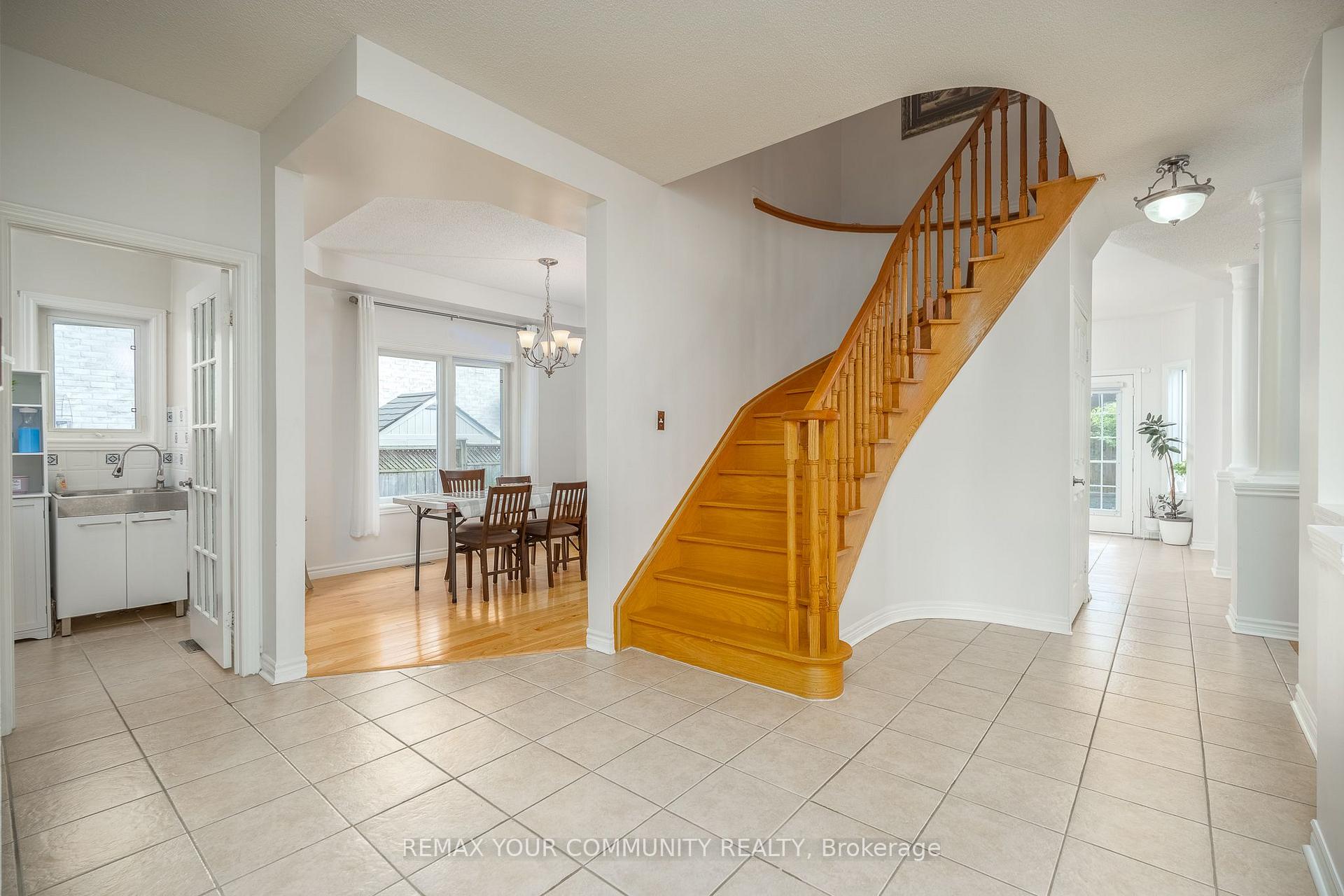 Photo 9 of 21 Silvercreek Crescent, Barrie, Ardagh — HOMEH