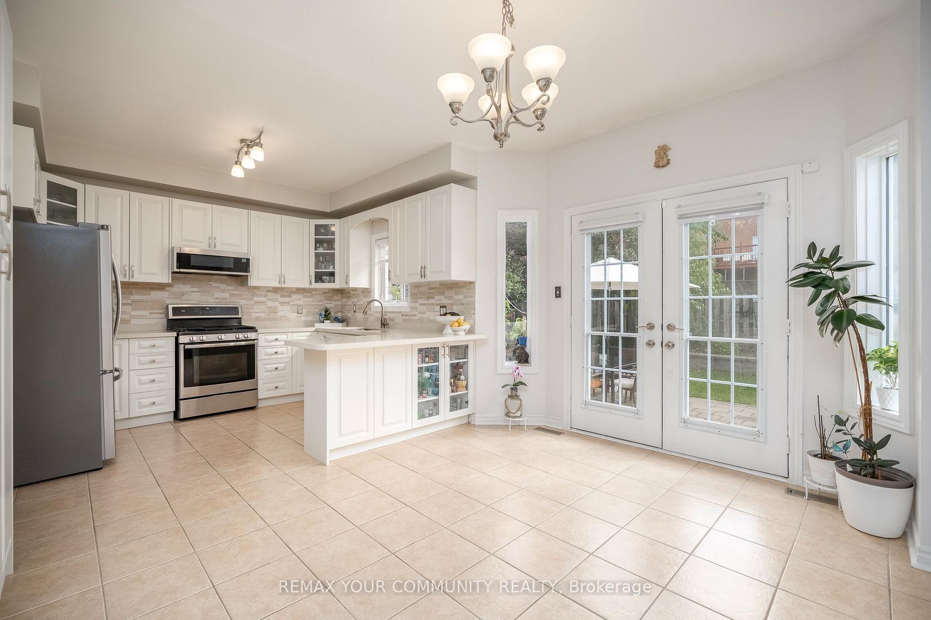 Photo 14 of 21 Silvercreek Crescent, Barrie, Ardagh — HOMEH