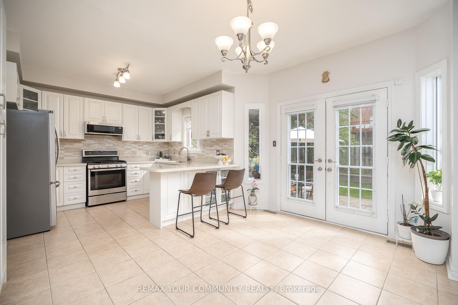 Photo 15 of 21 Silvercreek Crescent, Barrie, Ardagh — HOMEH
