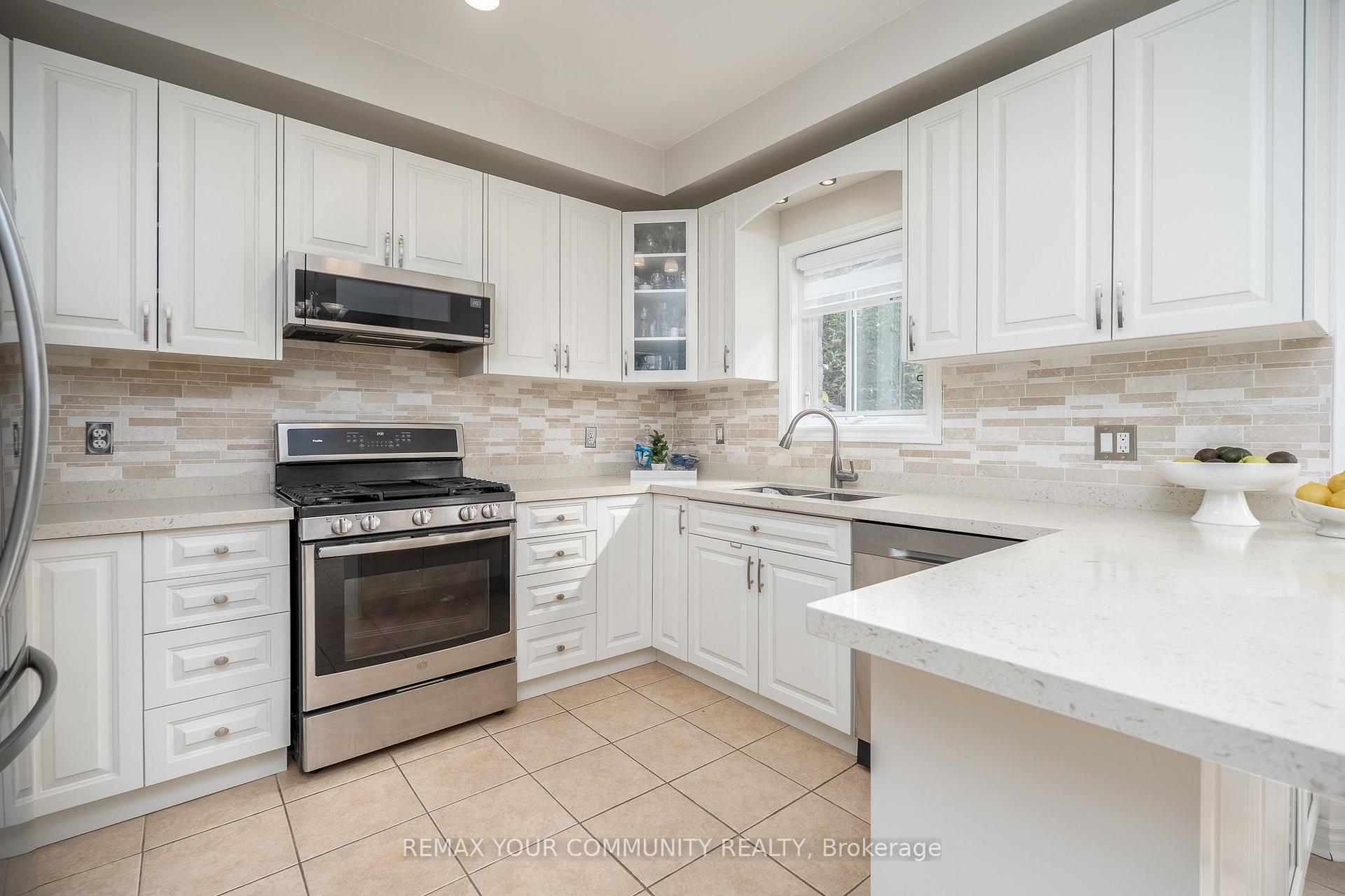 Photo 16 of 21 Silvercreek Crescent, Barrie, Ardagh — HOMEH