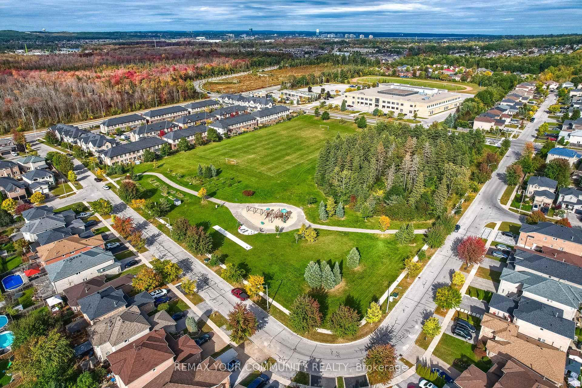 Photo 39 of 21 Silvercreek Crescent, Barrie, Ardagh — HOMEH