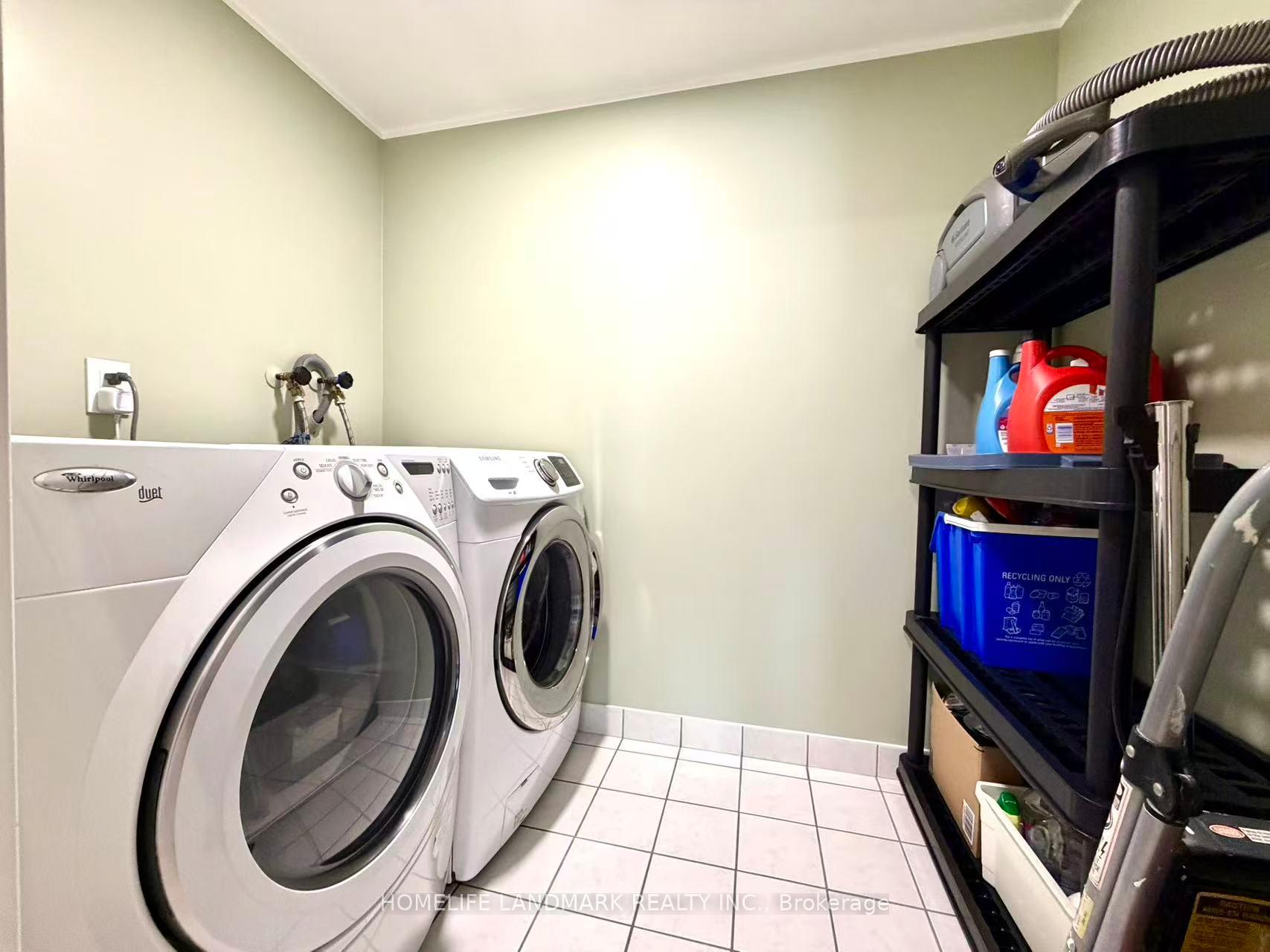 Photo 5 of Unit 1706, 18 Parkview Avenue, North York, Willowdale East — HOMEH