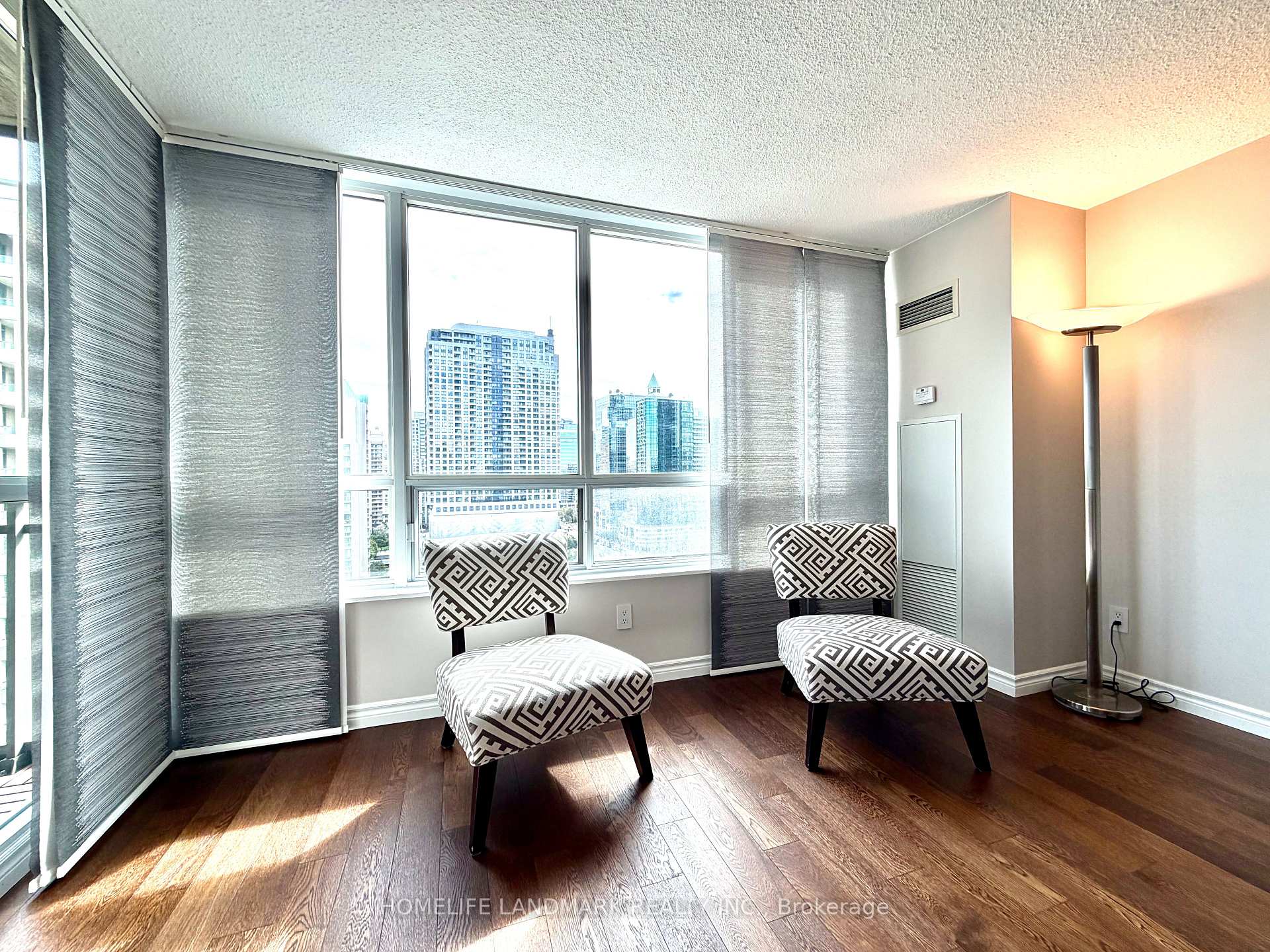 Photo 8 of Unit 1706, 18 Parkview Avenue, North York, Willowdale East — HOMEH