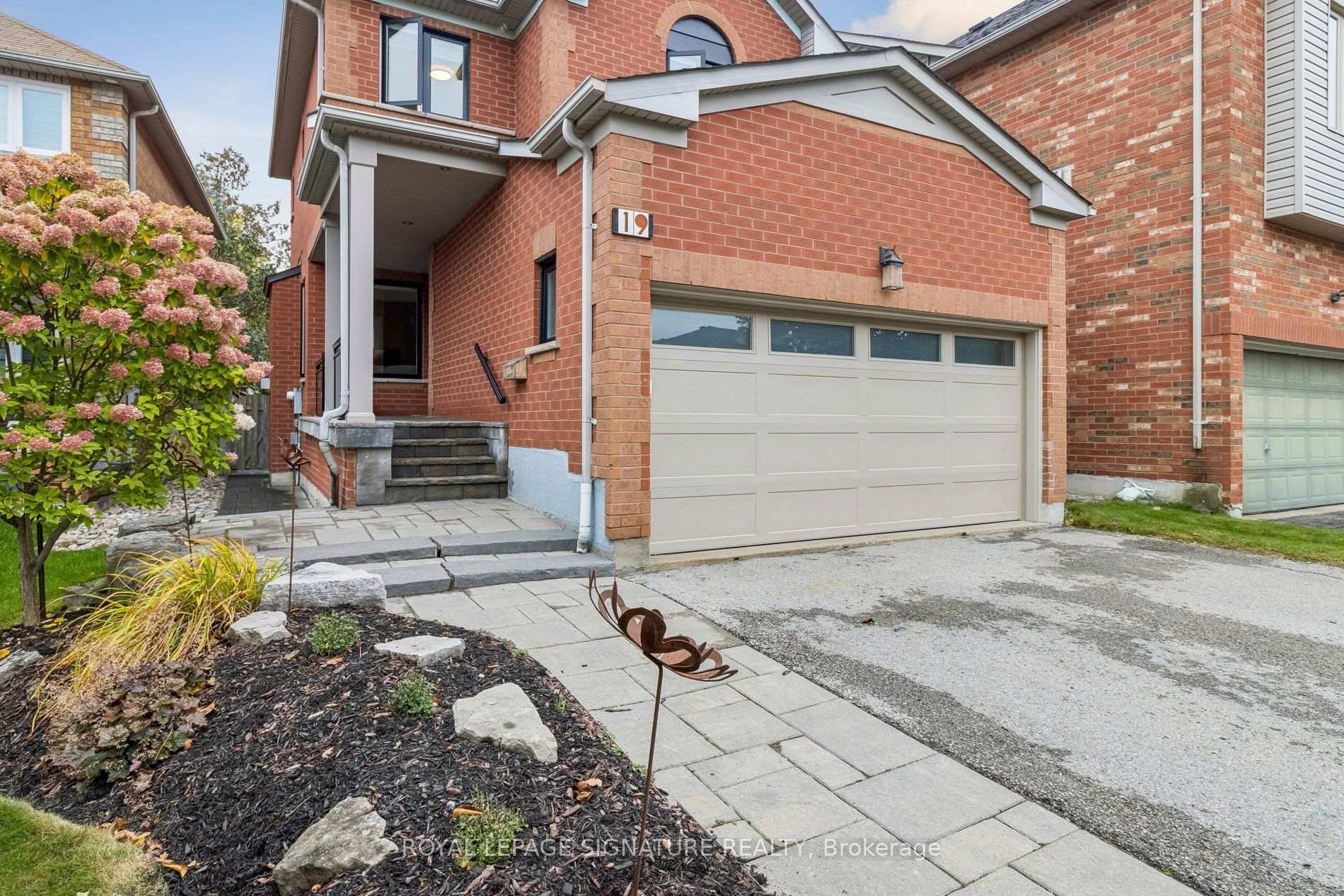 Photo 2 of 19 Ballymore Drive, Aurora, Bayview Wellington — HOMEH