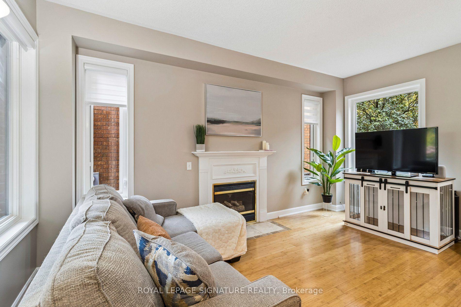 Photo 8 of 19 Ballymore Drive, Aurora, Bayview Wellington — HOMEH