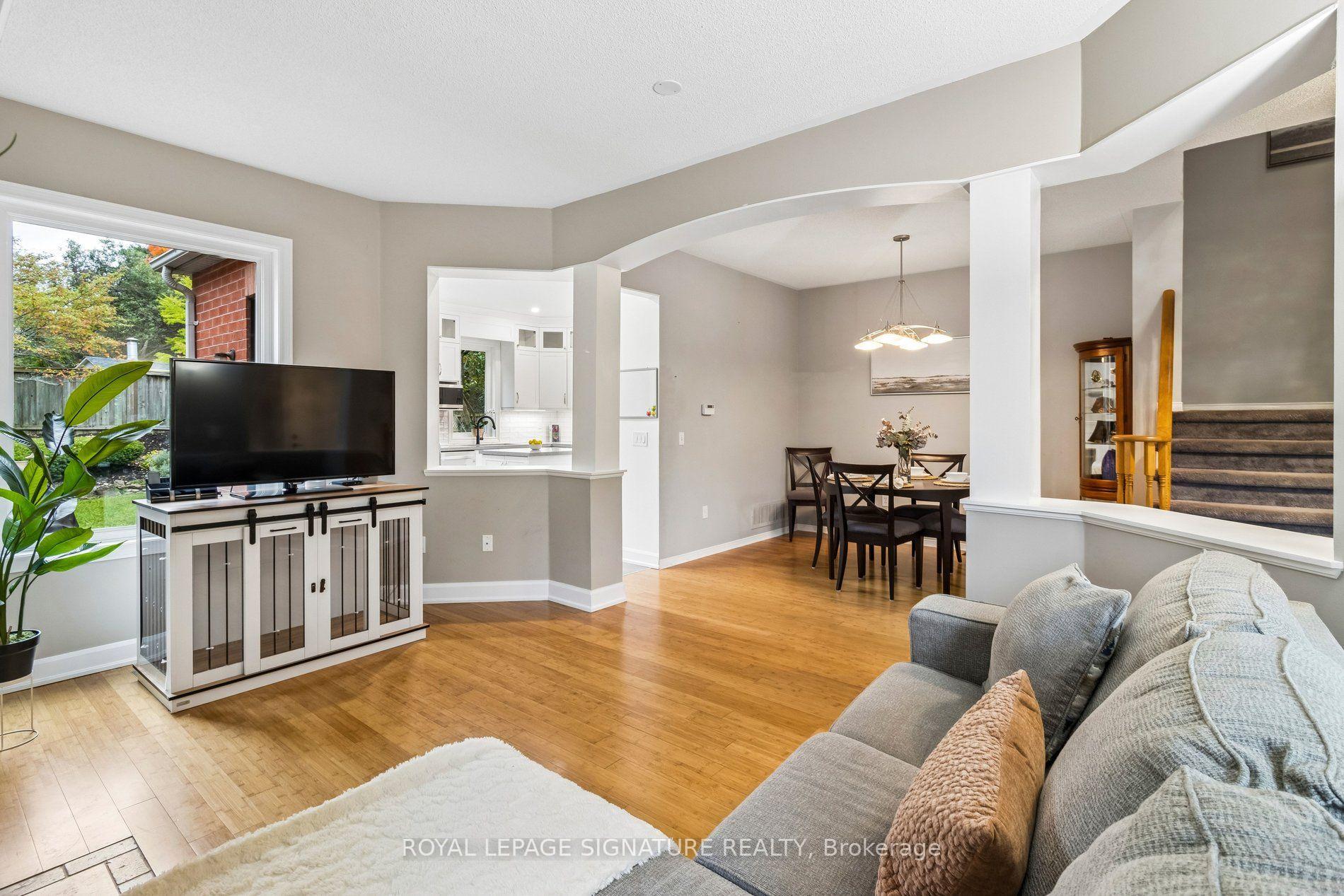 Photo 9 of 19 Ballymore Drive, Aurora, Bayview Wellington — HOMEH