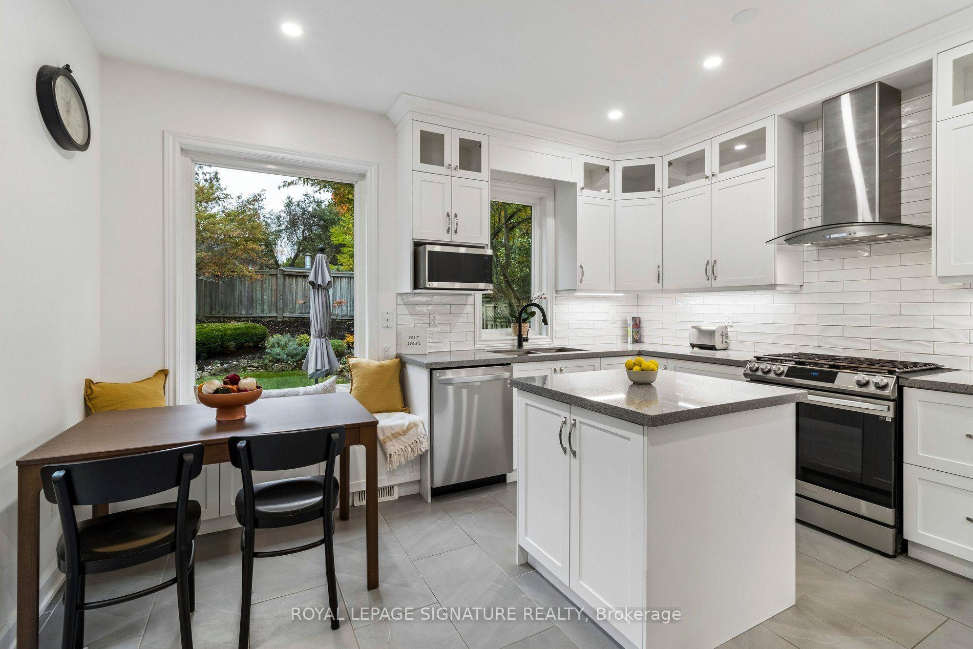 Photo 11 of 19 Ballymore Drive, Aurora, Bayview Wellington — HOMEH