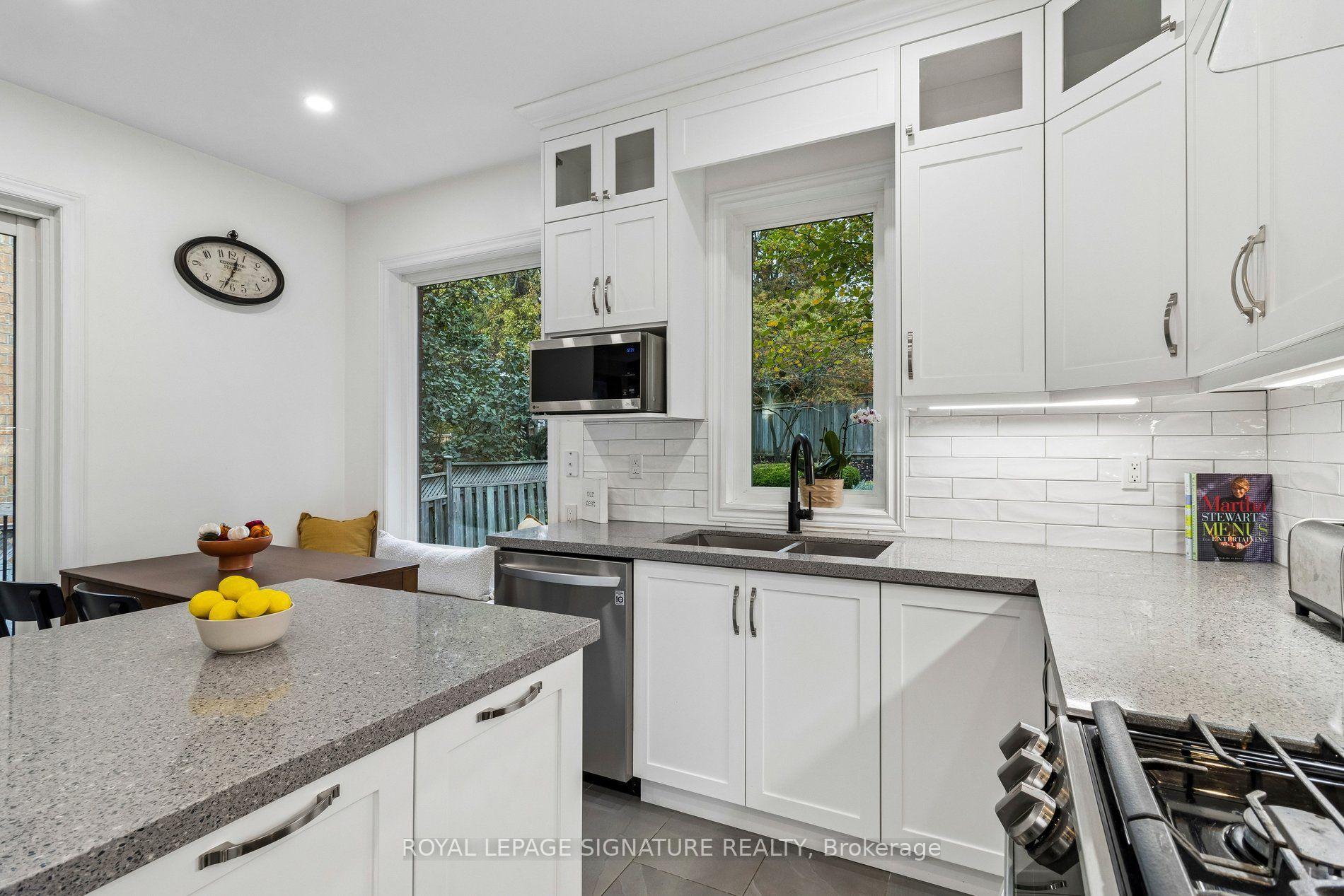 Photo 13 of 19 Ballymore Drive, Aurora, Bayview Wellington — HOMEH