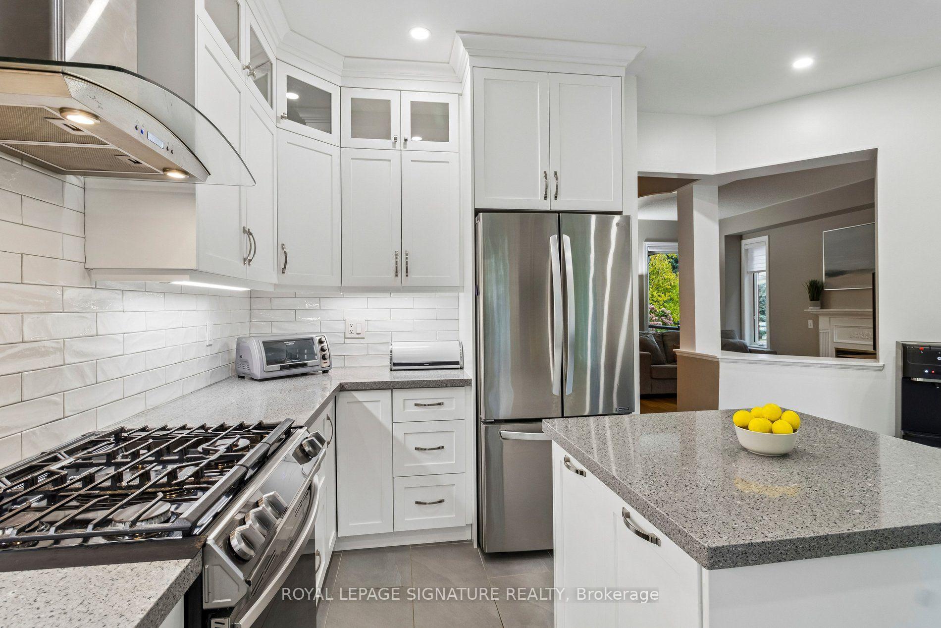 Photo 14 of 19 Ballymore Drive, Aurora, Bayview Wellington — HOMEH