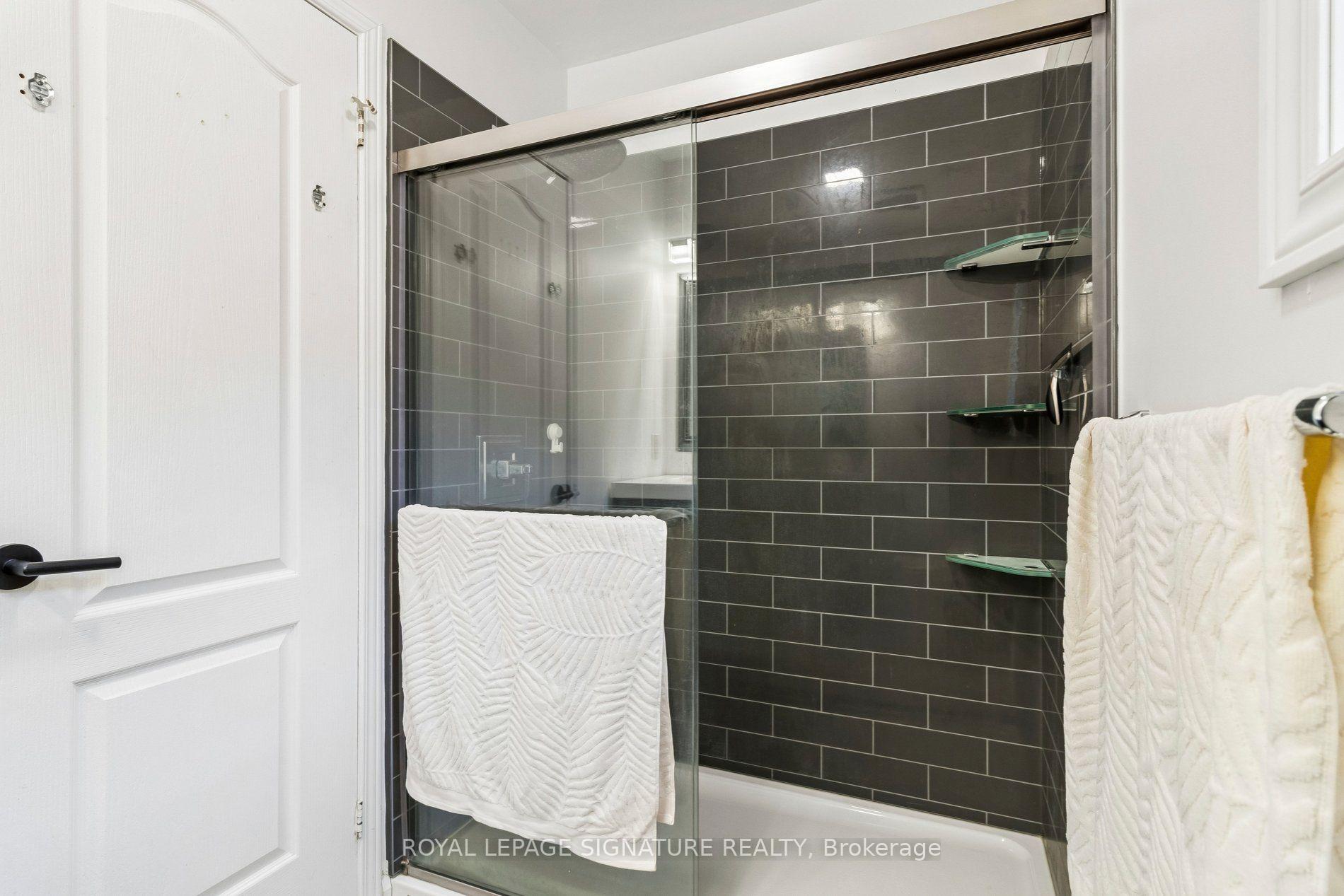 Photo 35 of 19 Ballymore Drive, Aurora, Bayview Wellington — HOMEH