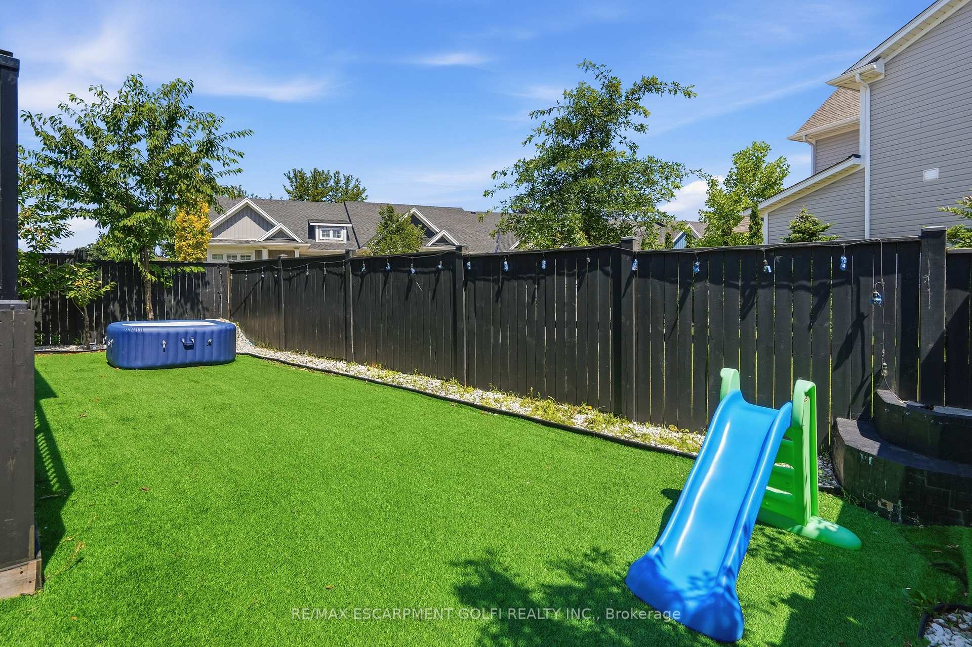 Photo 31 of 16 Olde School Court, St. Catharines, Lakeport — HOMEH