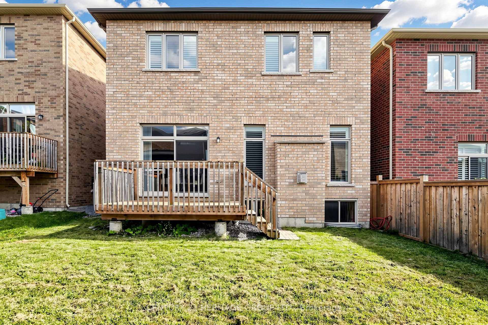 Photo 33 of 34 Micklefield Avenue, Whitby, Rural Whitby — HOMEH