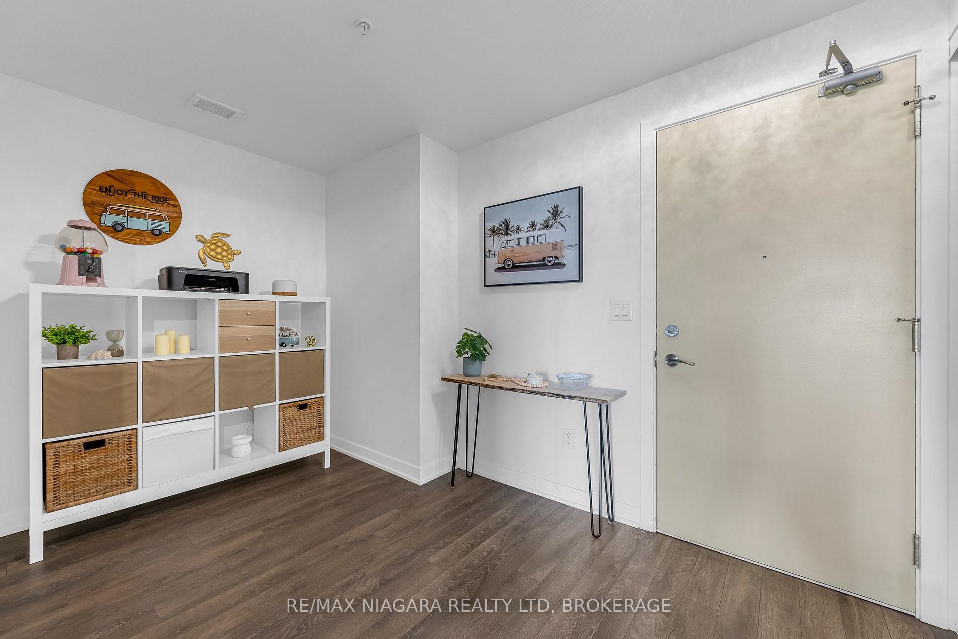 Photo 5 of Unit 7, 550 North Service Road, Grimsby, Grimsby Beach — HOMEH