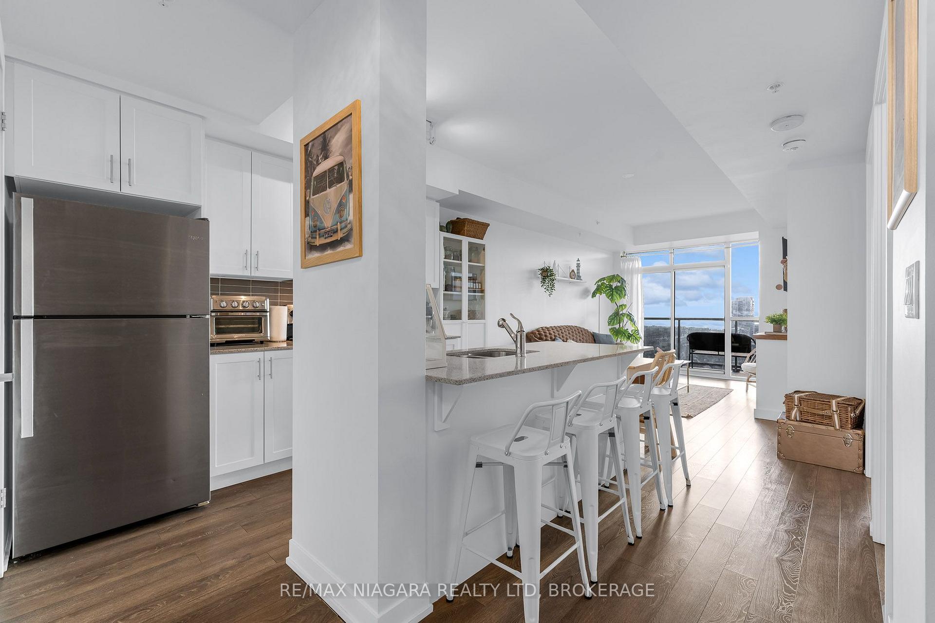 Photo 6 of Unit 7, 550 North Service Road, Grimsby, Grimsby Beach — HOMEH