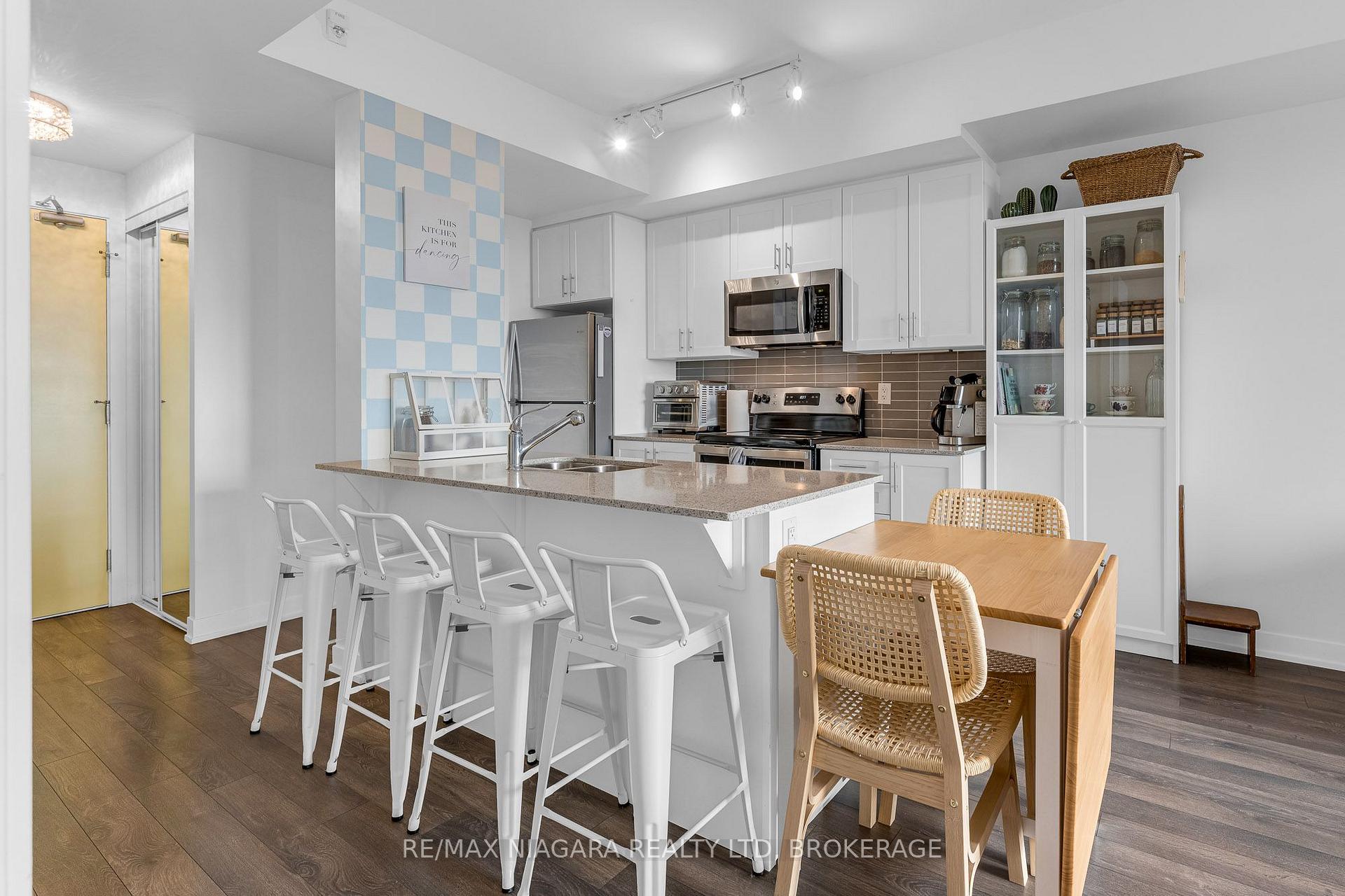 Photo 7 of Unit 7, 550 North Service Road, Grimsby, Grimsby Beach — HOMEH