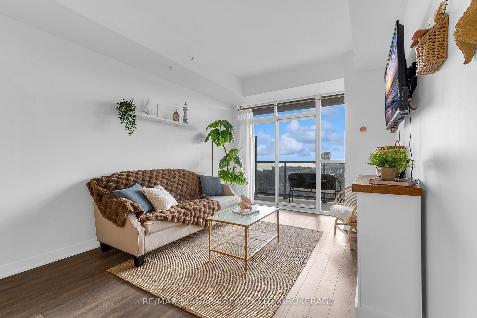 Photo 10 of Unit 7, 550 North Service Road, Grimsby, Grimsby Beach — HOMEH