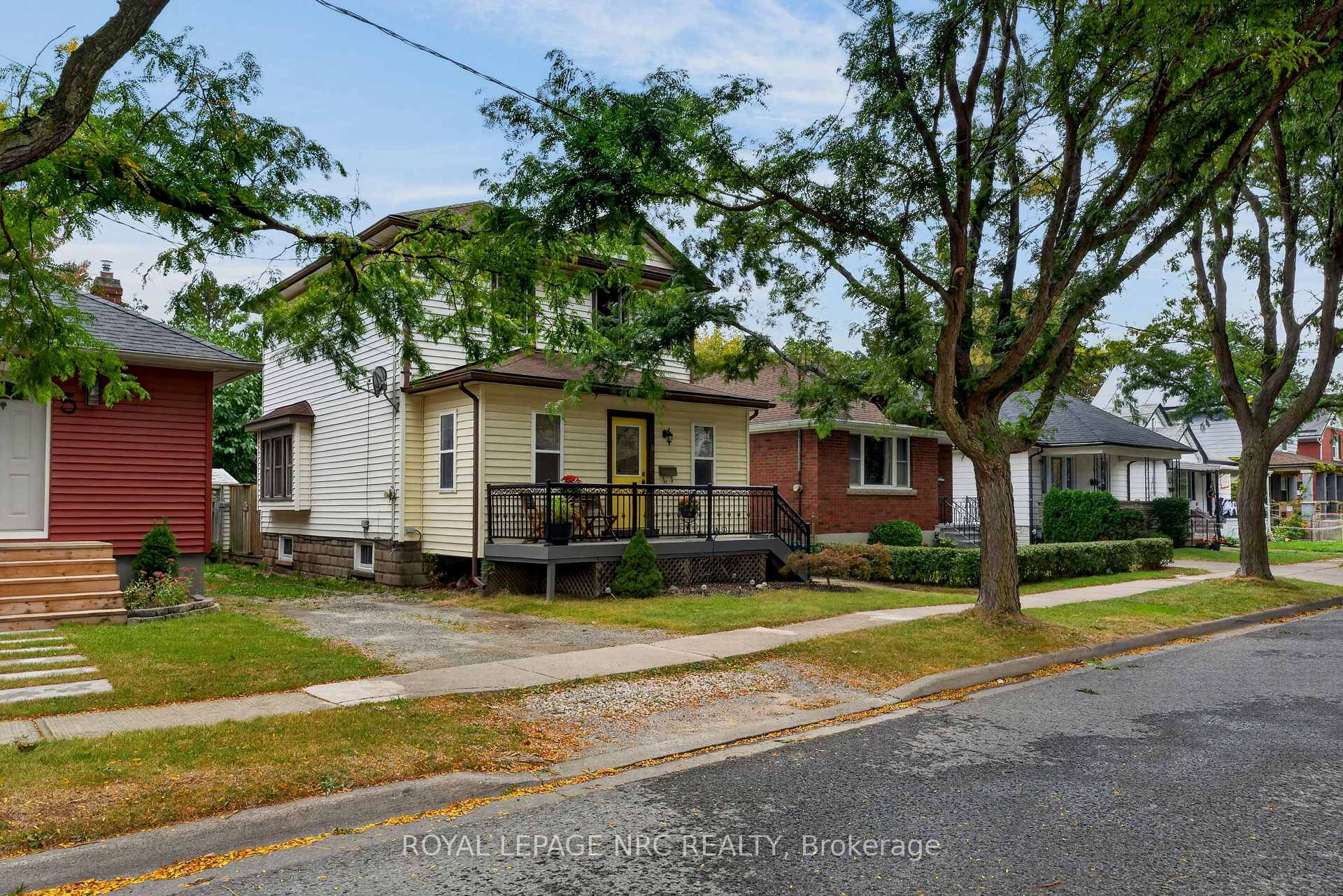 Photo 3 of 9 Marmora Street, St. Catharines, E. Chester — HOMEH