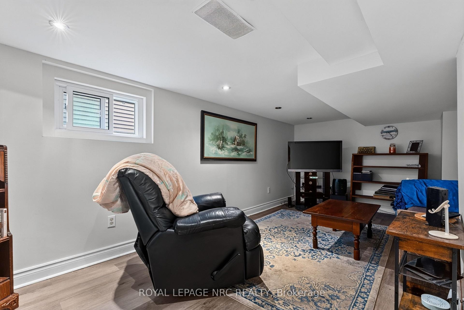 Photo 33 of 9 Marmora Street, St. Catharines, E. Chester — HOMEH