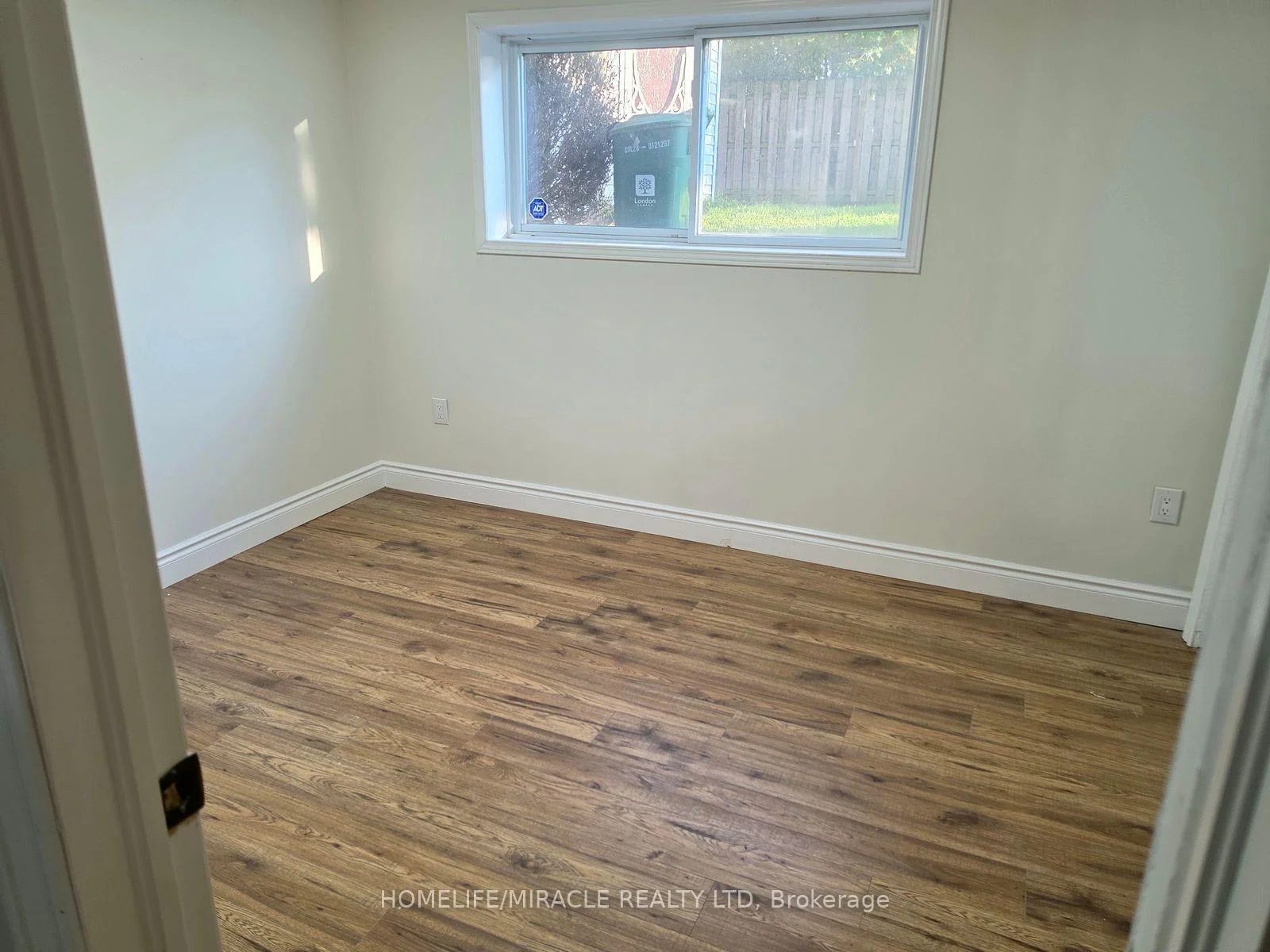 Photo 39 of 23 Alayne Crescent, London, South X — HOMEH