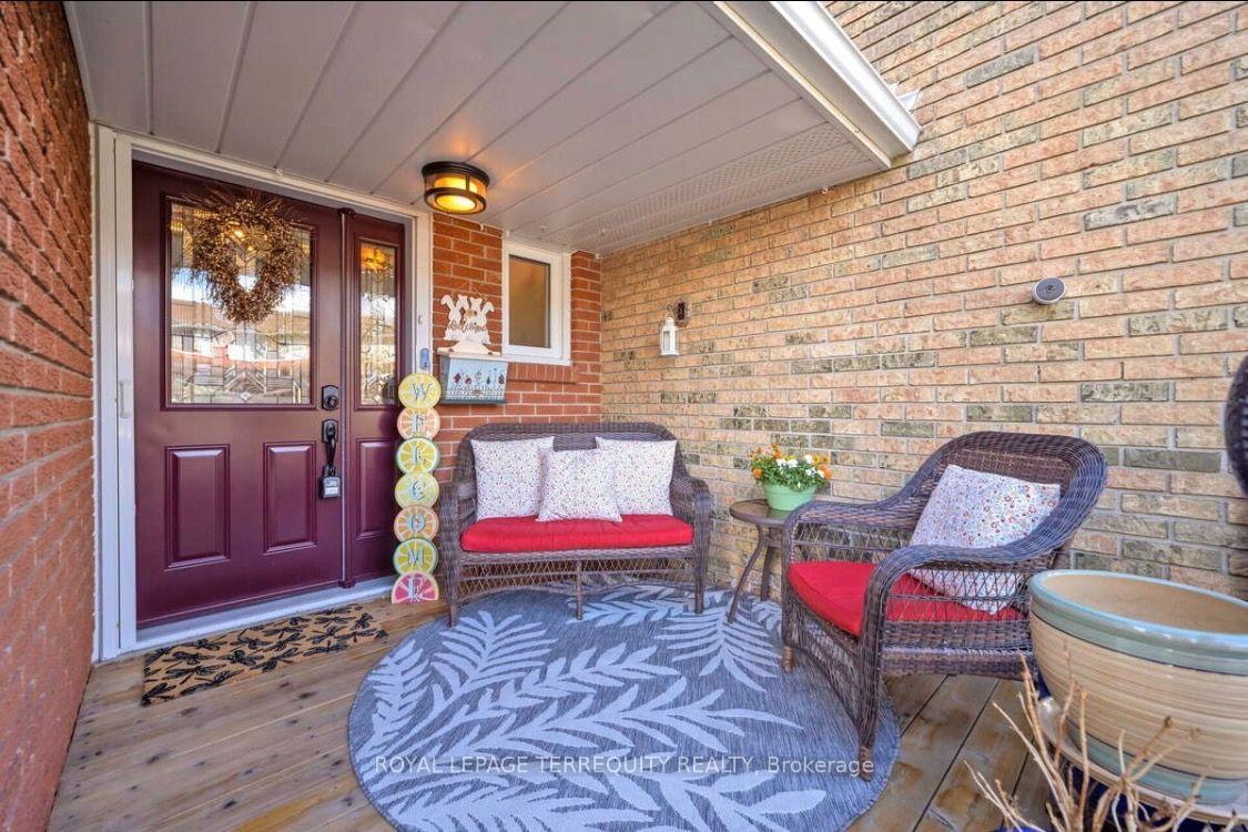 Photo 2 of 72 Carisbrooke Court, Brampton, Central Park — HOMEH