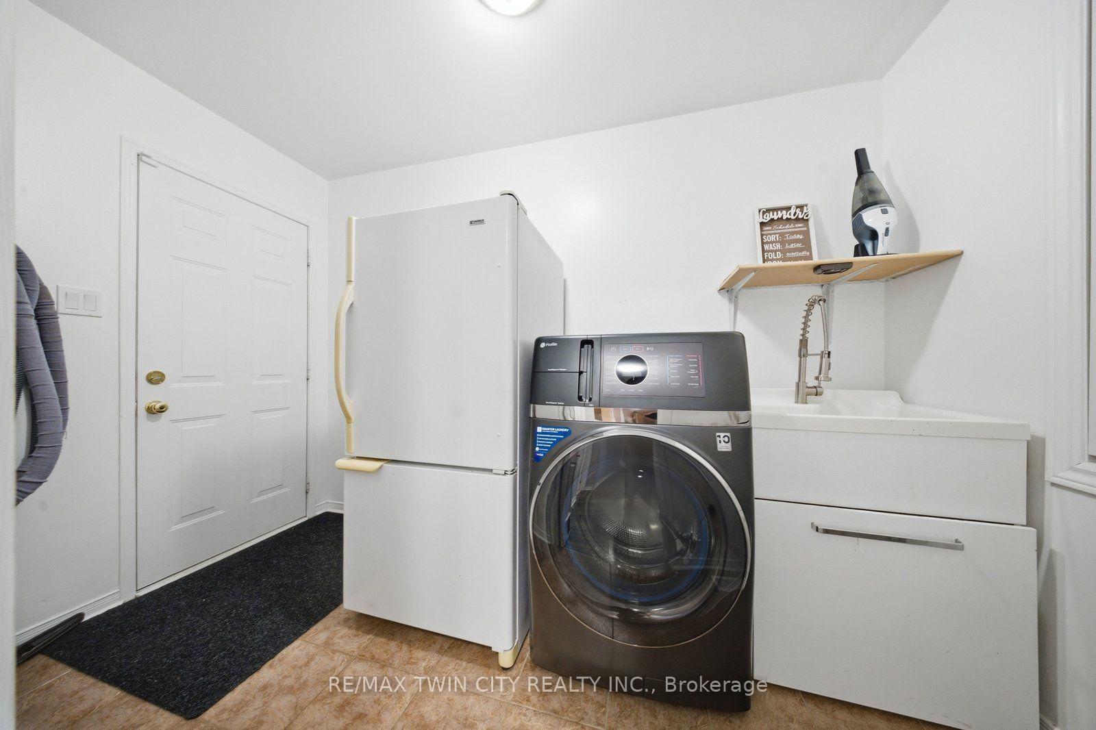 Photo 16 of Unit #Upper, 20 Webb Avenue, Brantford, Empire — HOMEH