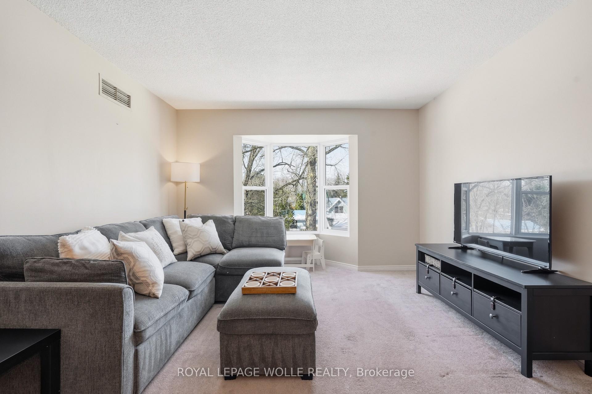 Photo 4 of Unit 304, 107 Bond Street, Orillia — HOMEH