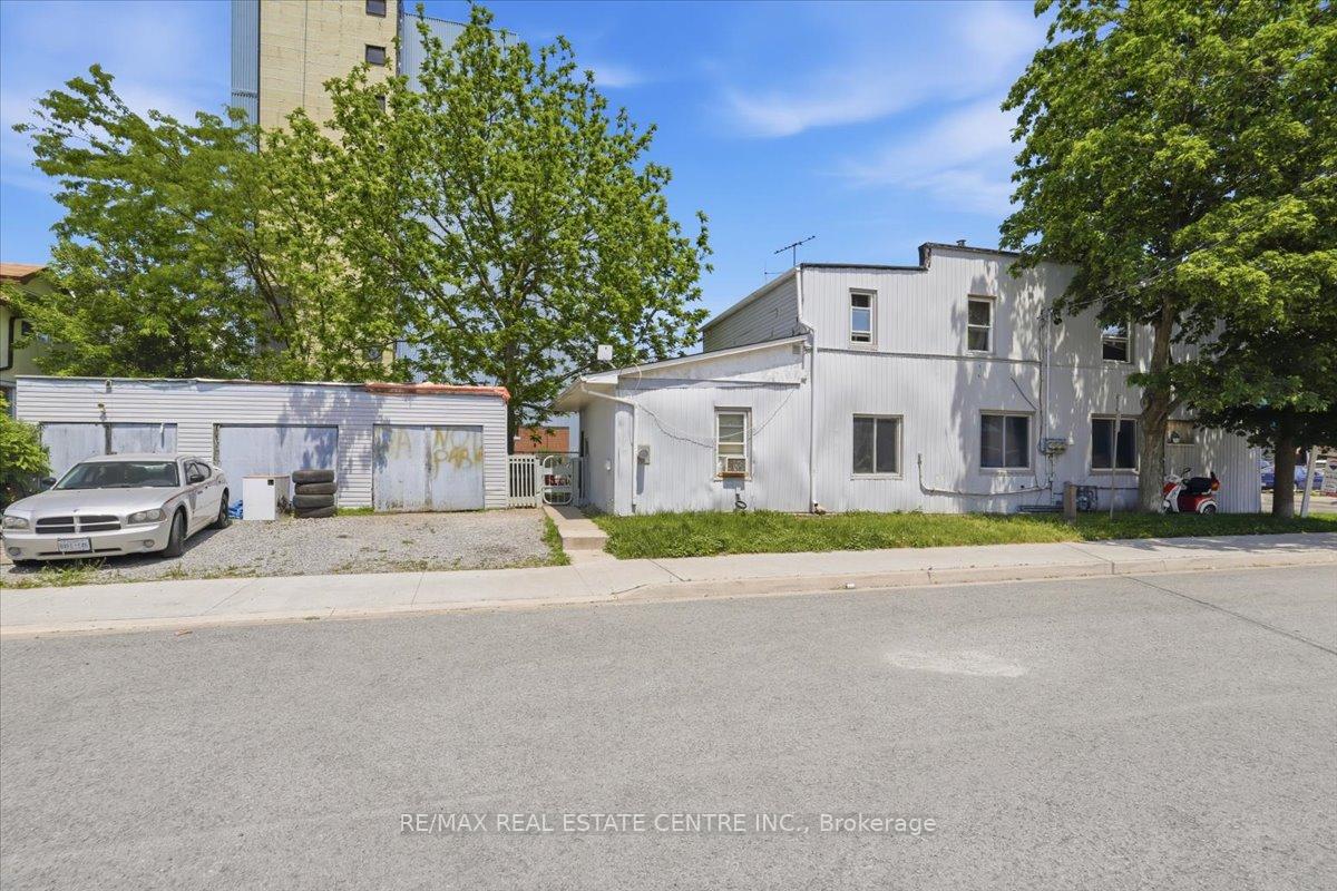 Photo 3 of 233 King Street, Welland, Welland Downtown — HOMEH
