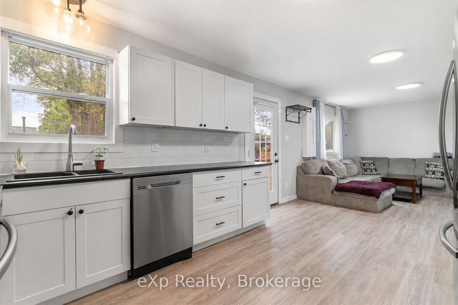 Photo 3 of Unit Unit A, 89 College Street, Belleville, Belleville Ward — HOMEH