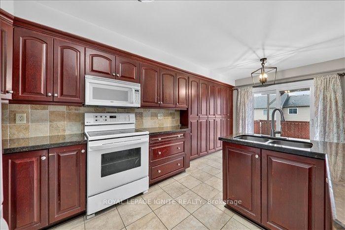 Photo 10 of 8 Vail Meadows Crescent, Clarington, Bowmanville — HOMEH