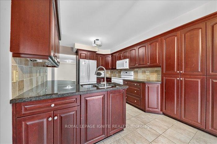 Photo 13 of 8 Vail Meadows Crescent, Clarington, Bowmanville — HOMEH
