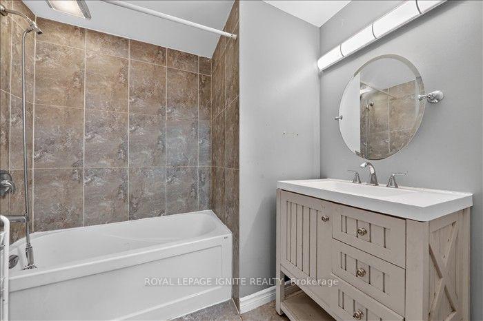 Photo 37 of 8 Vail Meadows Crescent, Clarington, Bowmanville — HOMEH
