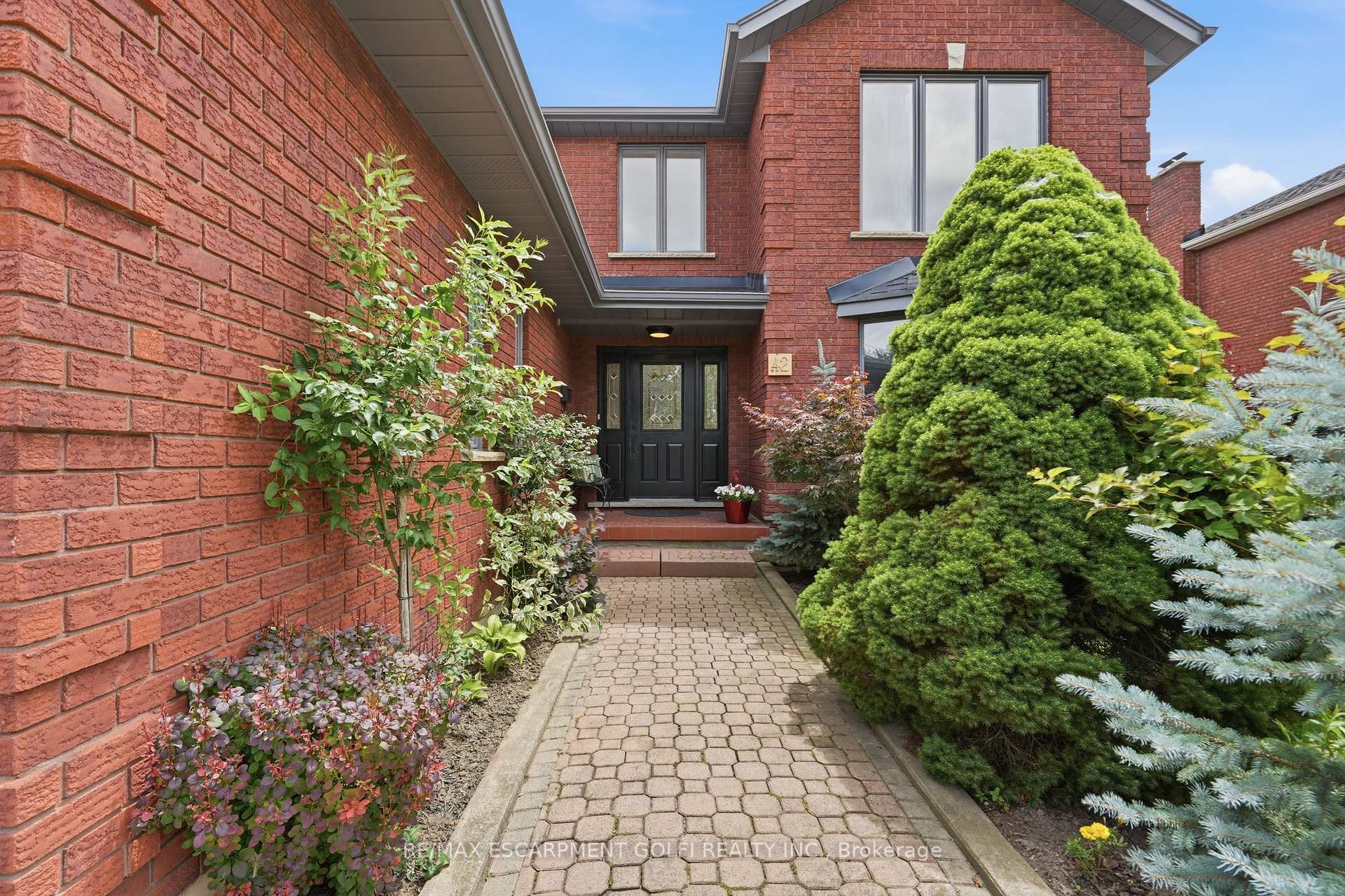 Photo 2 of 42 Fox Run, Brantford, Greenbrier — HOMEH