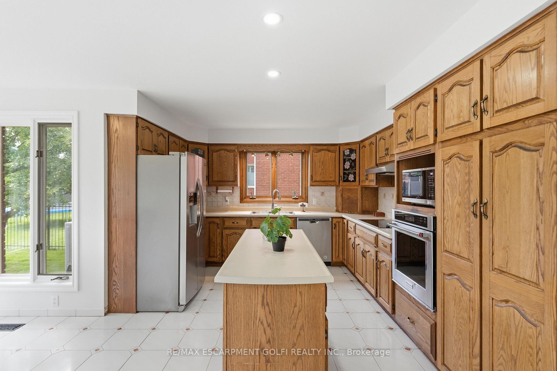 Photo 6 of 42 Fox Run, Brantford, Greenbrier — HOMEH