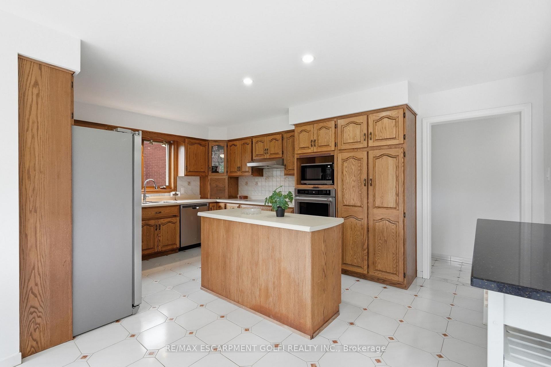 Photo 7 of 42 Fox Run, Brantford, Greenbrier — HOMEH