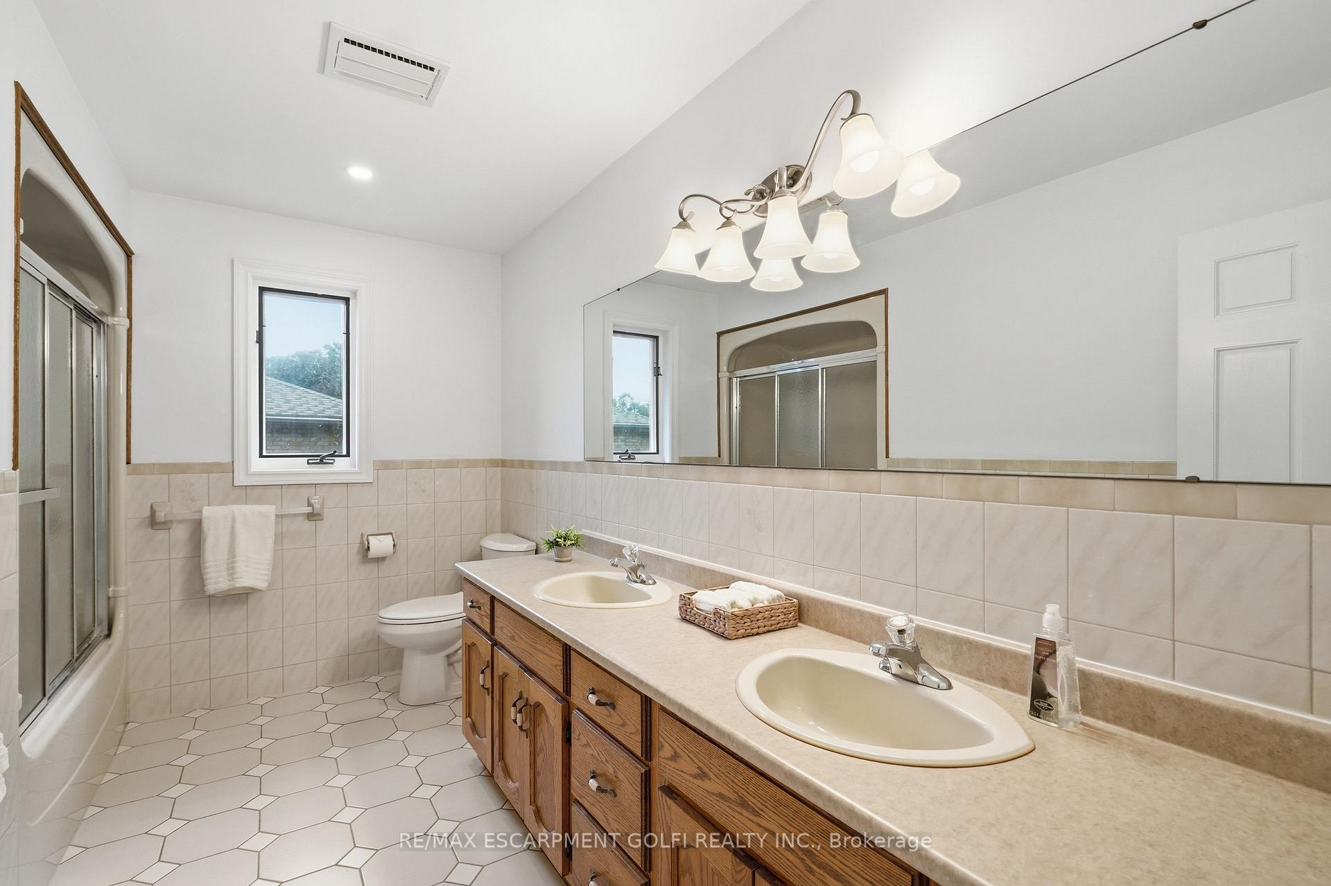 Photo 16 of 42 Fox Run, Brantford, Greenbrier — HOMEH
