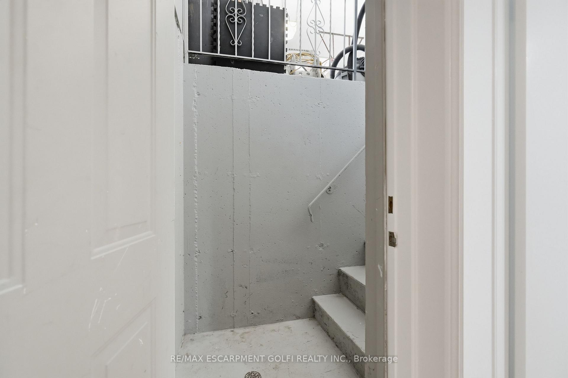 Photo 23 of 42 Fox Run, Brantford, Greenbrier — HOMEH