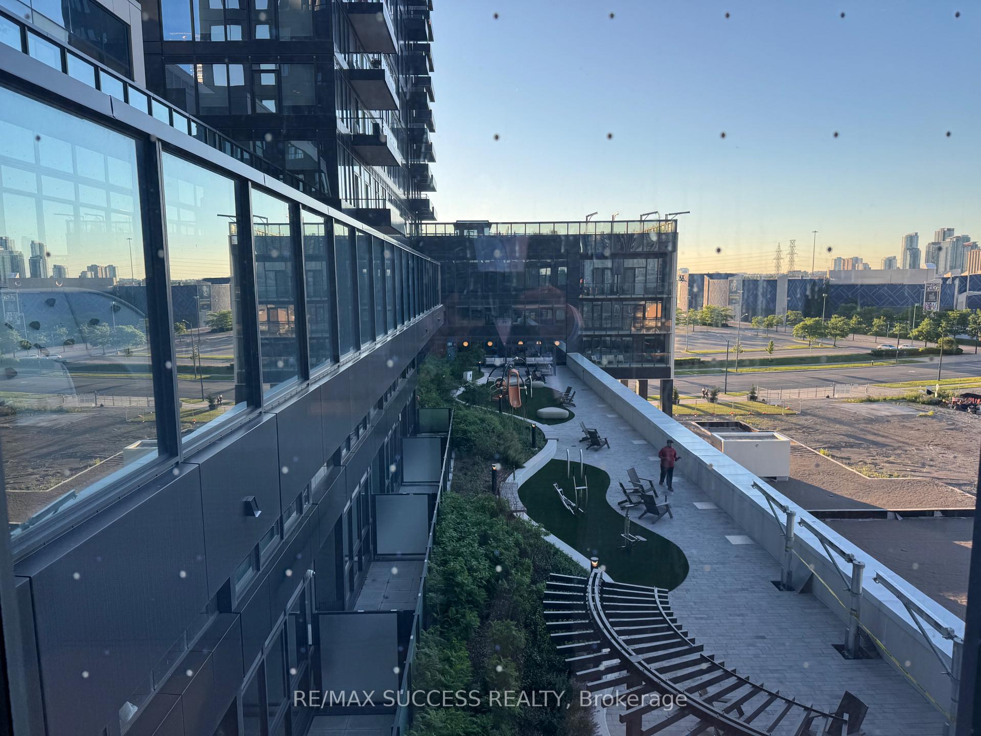 Photo 32 of Unit 1607, 395 Square One Drive, Mississauga, City Centre — HOMEH