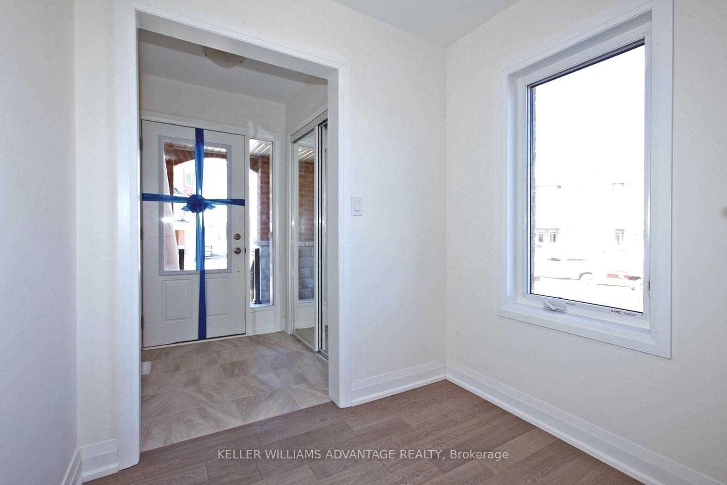 Photo 2 of 45 Fusilier Drive, Scarborough, Clairlea-Birchmount — HOMEH