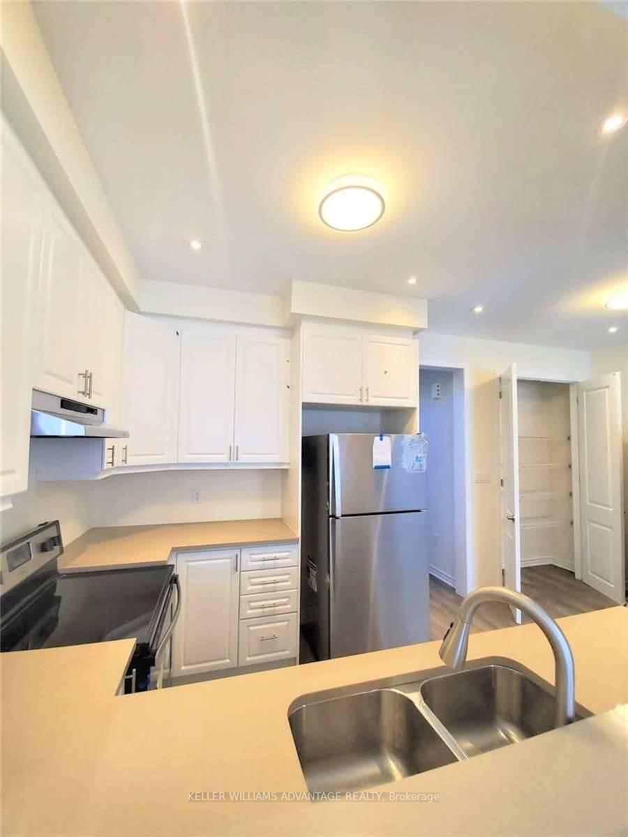 Photo 4 of 45 Fusilier Drive, Scarborough, Clairlea-Birchmount — HOMEH