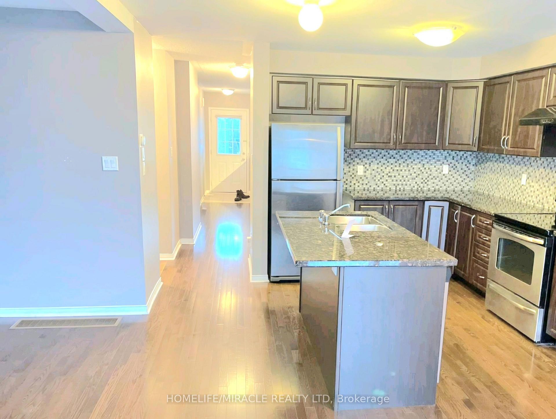 Photo 2 of 857 Taggart Crescent, Oshawa, Pinecrest — HOMEH