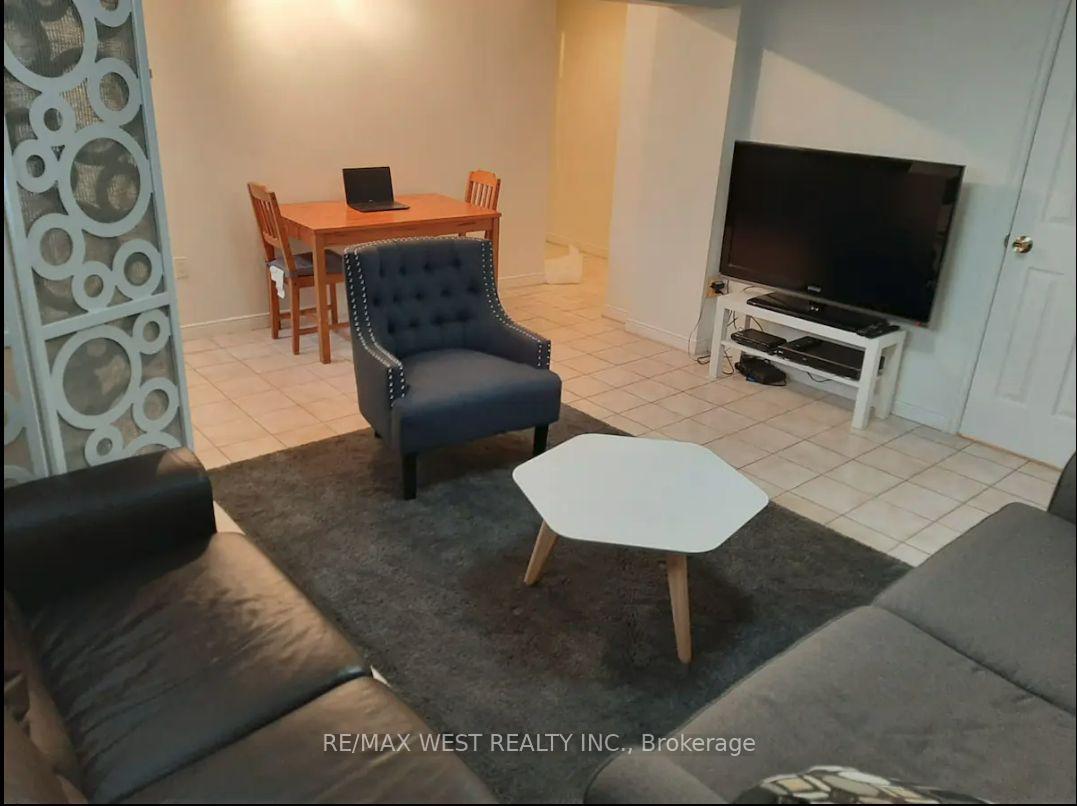 Photo 5 of Unit B2, 34 Penhurst Avenue, Etobicoke, Stonegate-Queensway — HOMEH