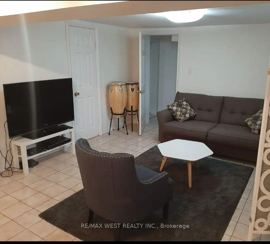 Photo 6 of Unit B2, 34 Penhurst Avenue, Etobicoke, Stonegate-Queensway — HOMEH