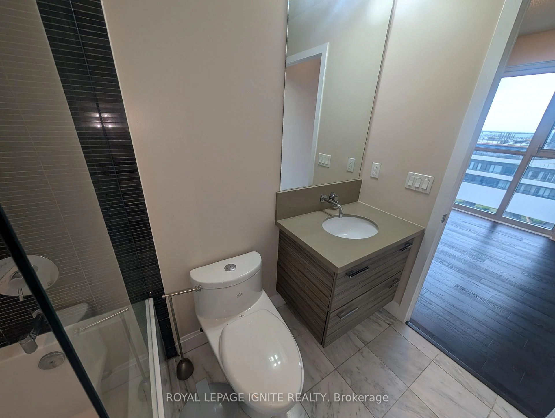 Photo 10 of Unit 710, 33 Shore Breeze Drive, Etobicoke, Mimico — HOMEH