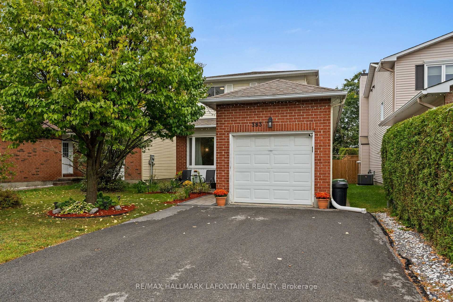 Photo 2 of 383 Oaklawn Crescent, Ottawa, Fallingbrook/Gardenway South — HOMEH