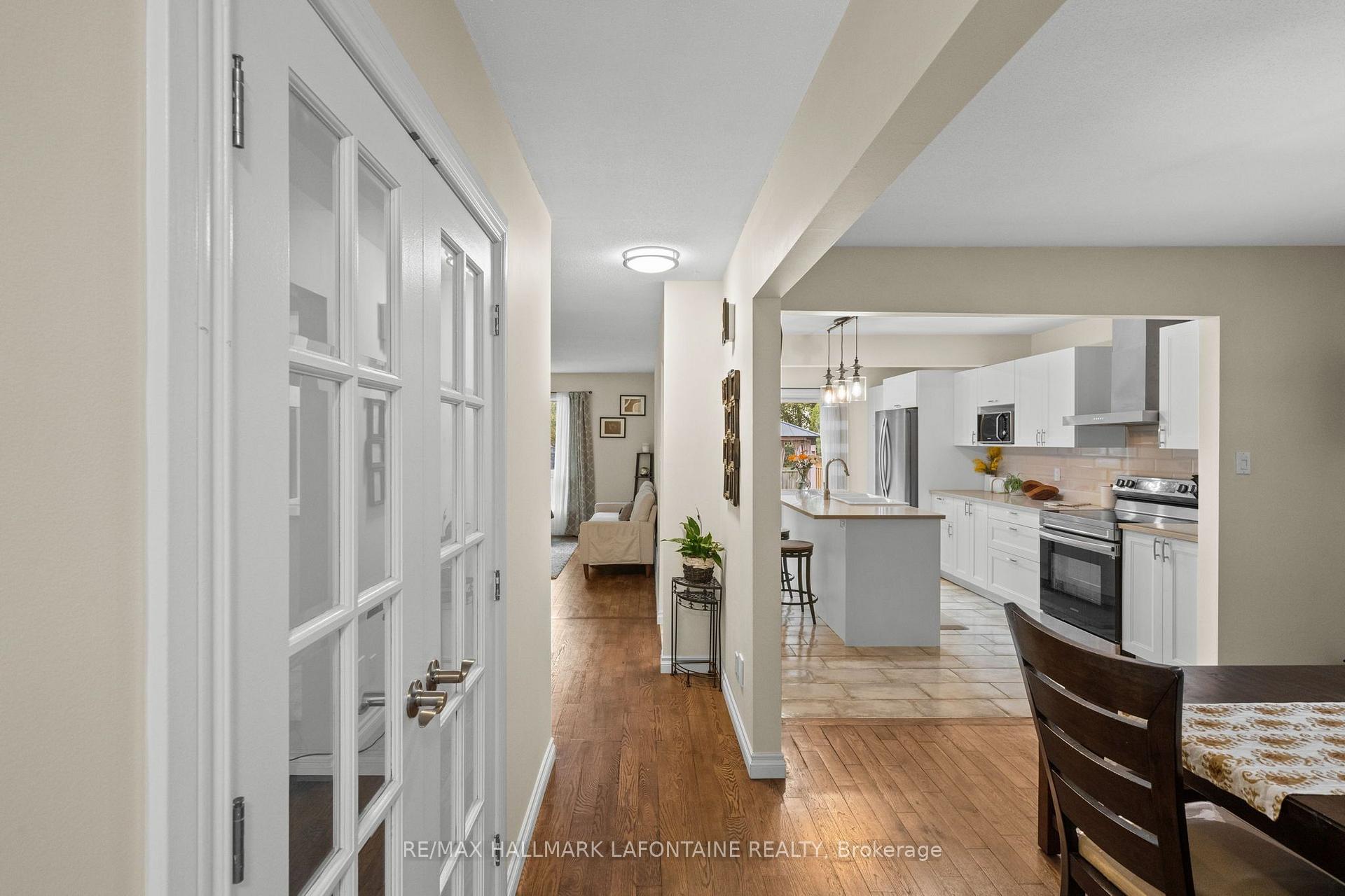 Photo 4 of 383 Oaklawn Crescent, Ottawa, Fallingbrook/Gardenway South — HOMEH