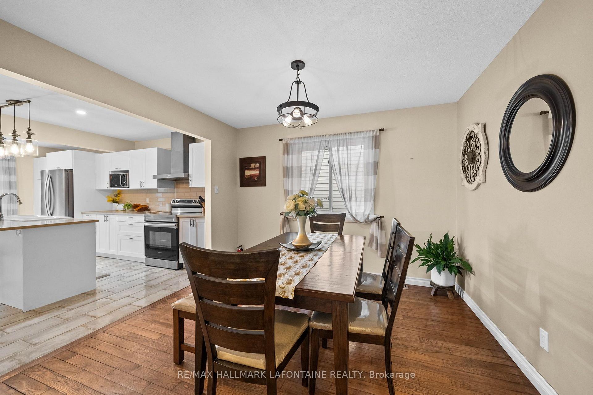 Photo 5 of 383 Oaklawn Crescent, Ottawa, Fallingbrook/Gardenway South — HOMEH