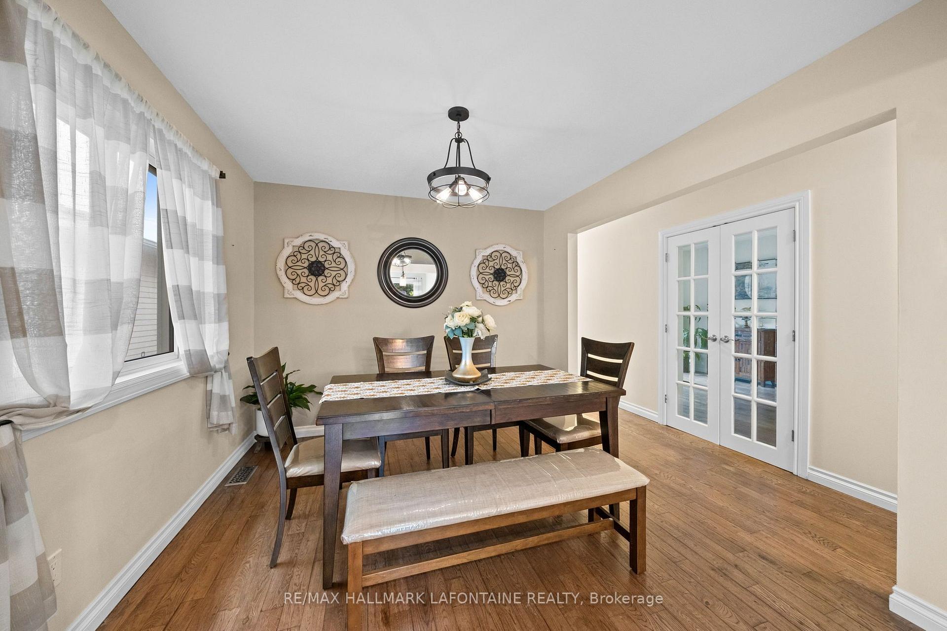 Photo 6 of 383 Oaklawn Crescent, Ottawa, Fallingbrook/Gardenway South — HOMEH