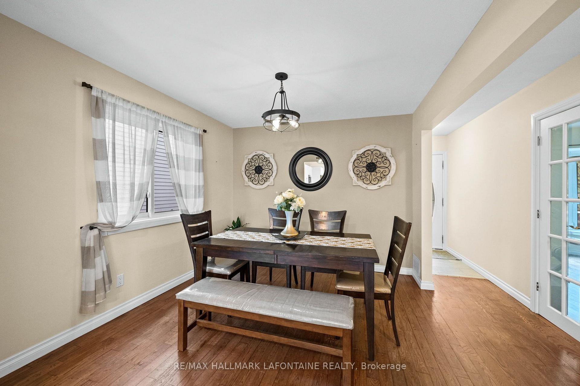 Photo 7 of 383 Oaklawn Crescent, Ottawa, Fallingbrook/Gardenway South — HOMEH