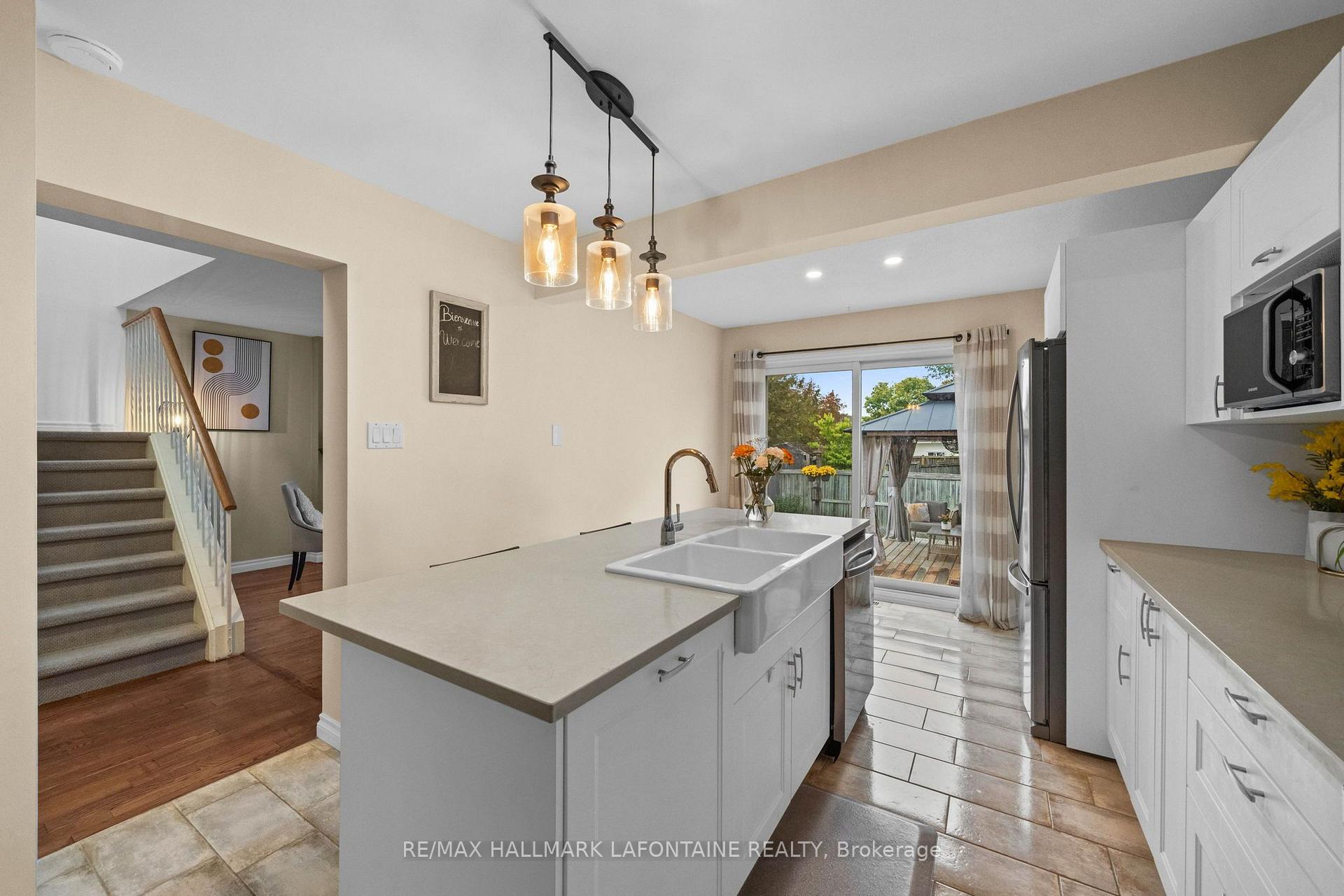 Photo 11 of 383 Oaklawn Crescent, Ottawa, Fallingbrook/Gardenway South — HOMEH