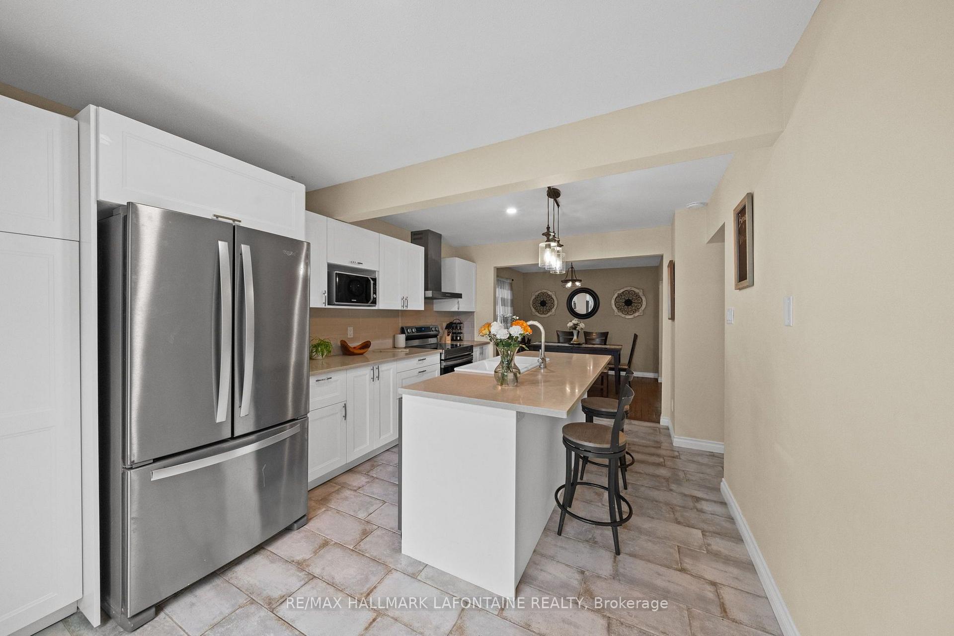 Photo 12 of 383 Oaklawn Crescent, Ottawa, Fallingbrook/Gardenway South — HOMEH